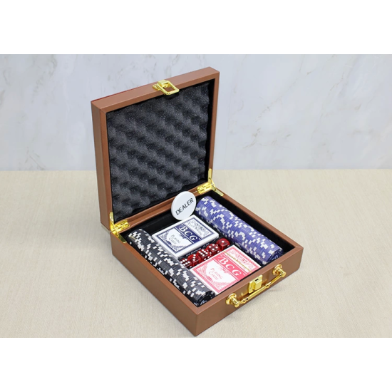 Deri Çantalı 100 Chip Ve 2 Adet İskambil Kağitına Sahip Poker Oyunu Alk4228 - Lisinya Deri Çantalı 100 Chip Ve 2 Adet İskambil Kağitına Sahip Poker Oyunu Alk4228 - Lisinya