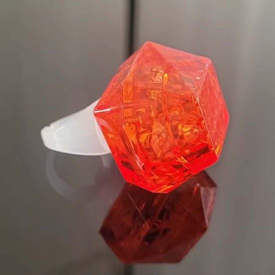Kristal Tasarımlı Led Glow Işıklı 3 Modlu Kırmızı Yüzük 3.5 x 5 cm Kristal Tasarımlı Led Glow Işıklı 3 Modlu Kırmızı Yüzük 3.5 x 5 cm