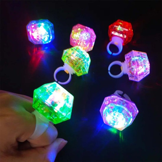 Kristal Tasarımlı Led Glow Işıklı 3 Modlu Mavi Yüzük 3.5 x 5 cm Kristal Tasarımlı Led Glow Işıklı 3 Modlu Mavi Yüzük 3.5 x 5 cm