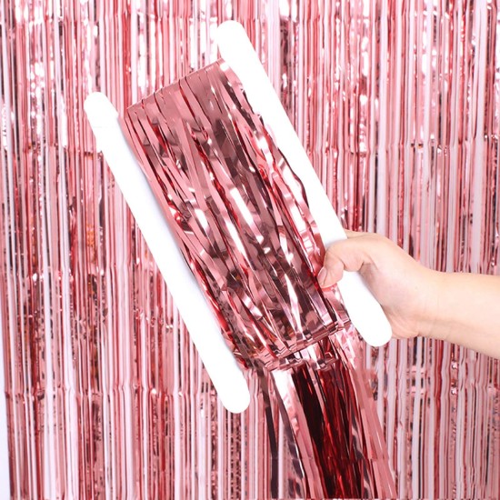 Rose Gold Renk Ekstra Metalize Parlak Saçaklı Arka Fon Perde İthal A Kalite 1x2 Metre Rose Gold Renk Ekstra Metalize Parlak Saçaklı Arka Fon Perde İthal A Kalite 1x2 Metre
