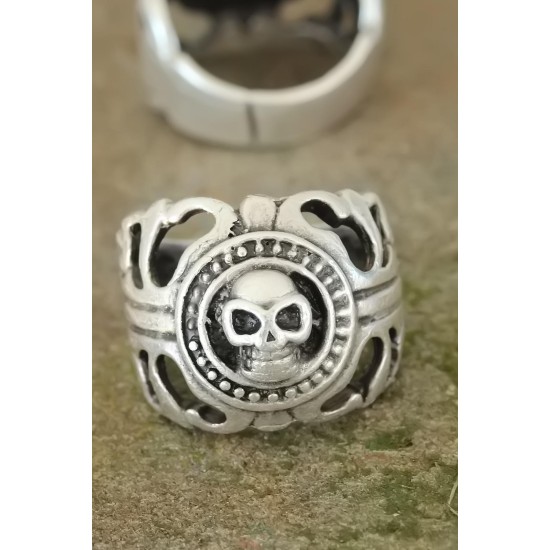 Eskitme Gümüş Renk Metal Kuru Kafa Tasarım Ayarlamalı Erkek Yüzük - Lisinya Eskitme Gümüş Renk Metal Kuru Kafa Tasarım Ayarlamalı Erkek Yüzük - Lisinya
